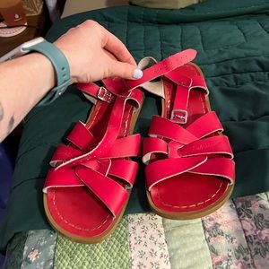 Women’s saltwater sandals red 8.5